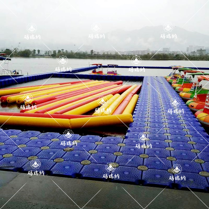 清遠(yuǎn)飛來(lái)湖公園碰碰船浮筒